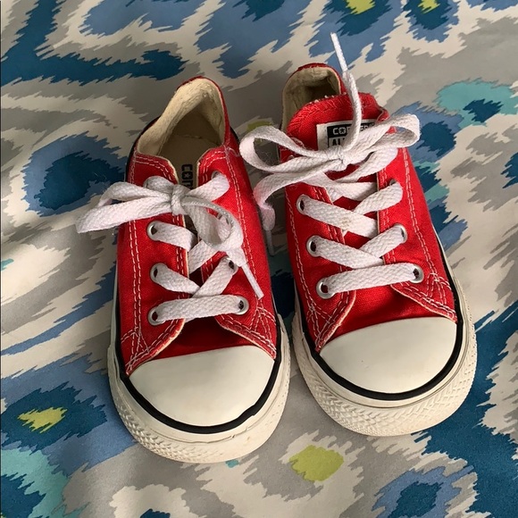 little girl red converse